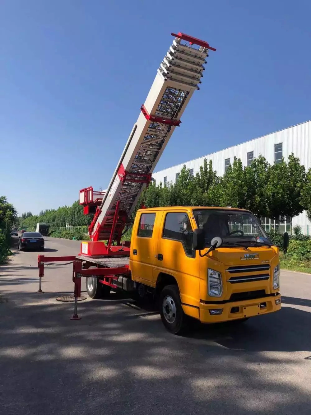 蕲春附近的云梯车出租服务：轻松解决高空作业需求