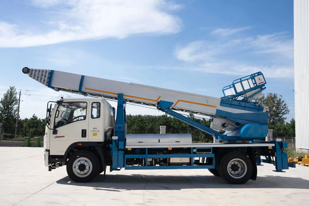 蕲春云梯上料车租赁费用